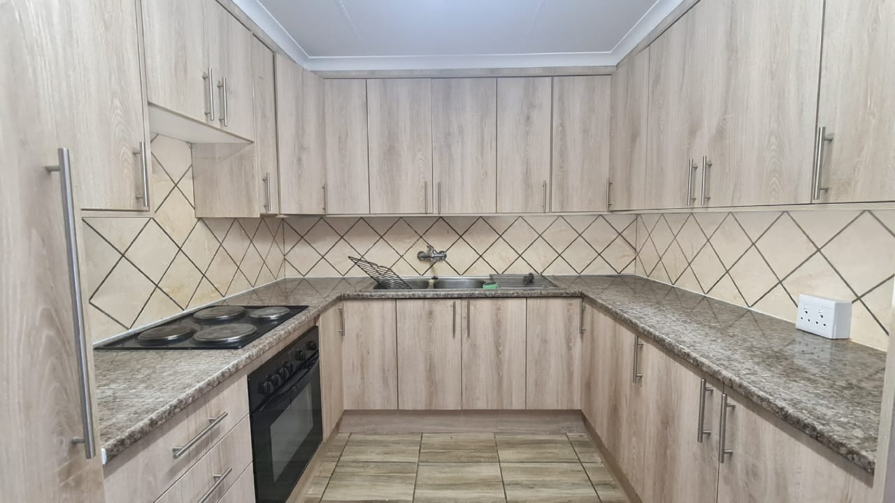 Pet-Friendly Renovated Townhouse on Mimosa Park Smallholding with Double Garage