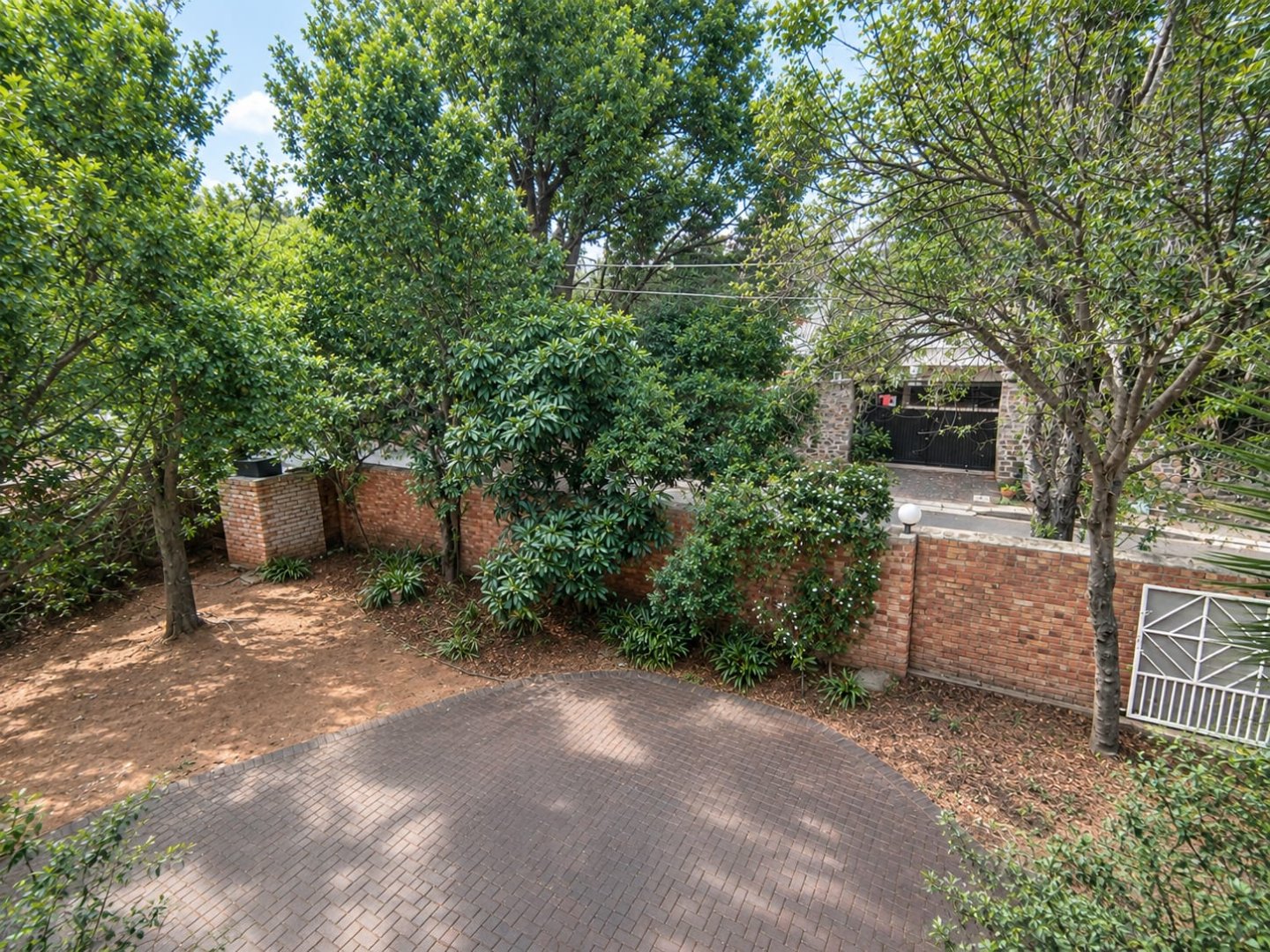 BAYSWATER HOME WITH A 1 BEDROOM FLAT – LIVE, RENT & INVEST photo 3