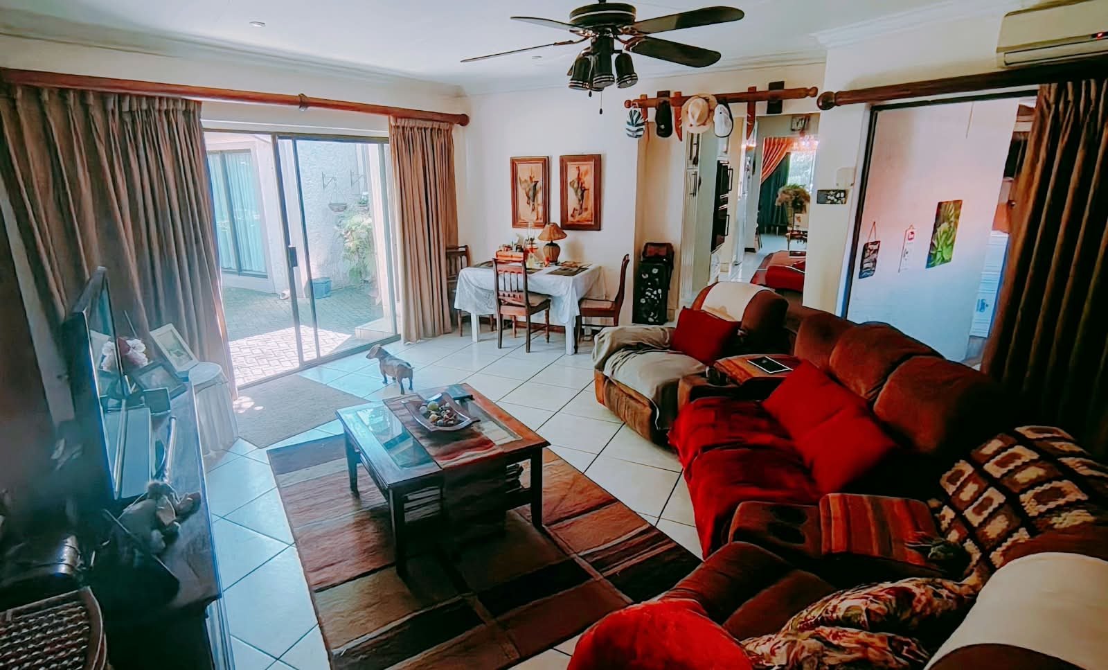 5 Bedroom house with a beautiful garden for sale in Dan Pienaar photo 4