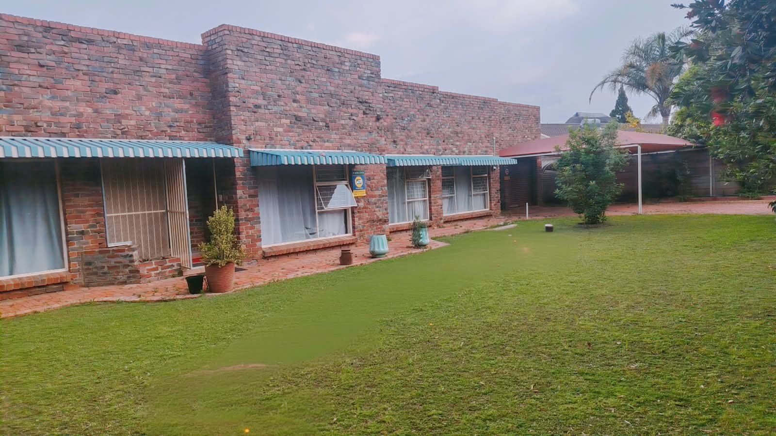 4-bedroom House for sale in Pellissier photo 2