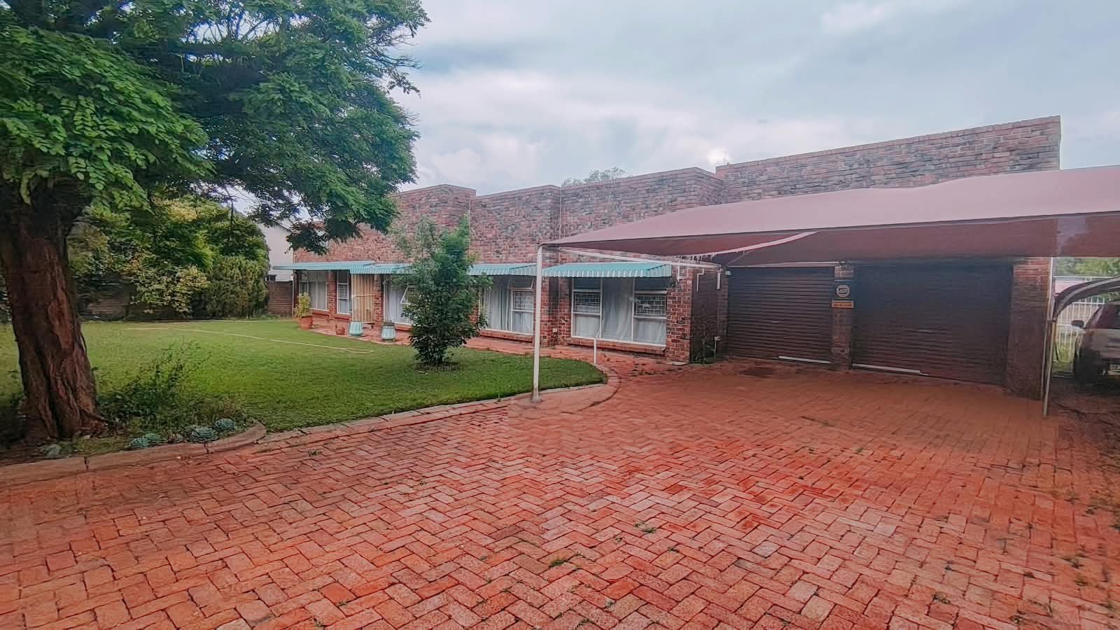 4-bedroom House for sale in Pellissier photo 3