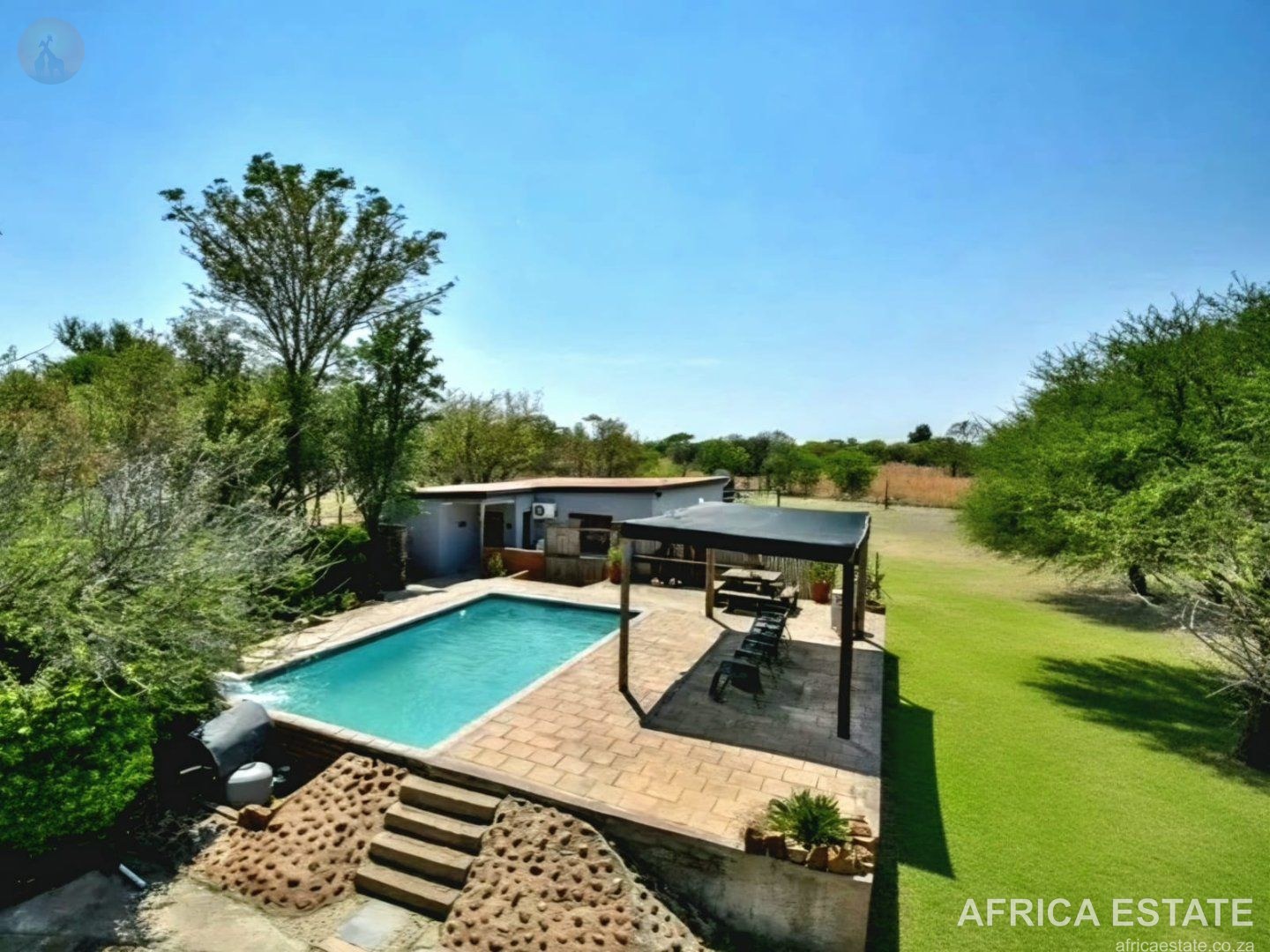 21.4 HA FARM WITH 9 EN-SUITE BEDROOMS INSIDE A BIG 5 RESERVE photo 3