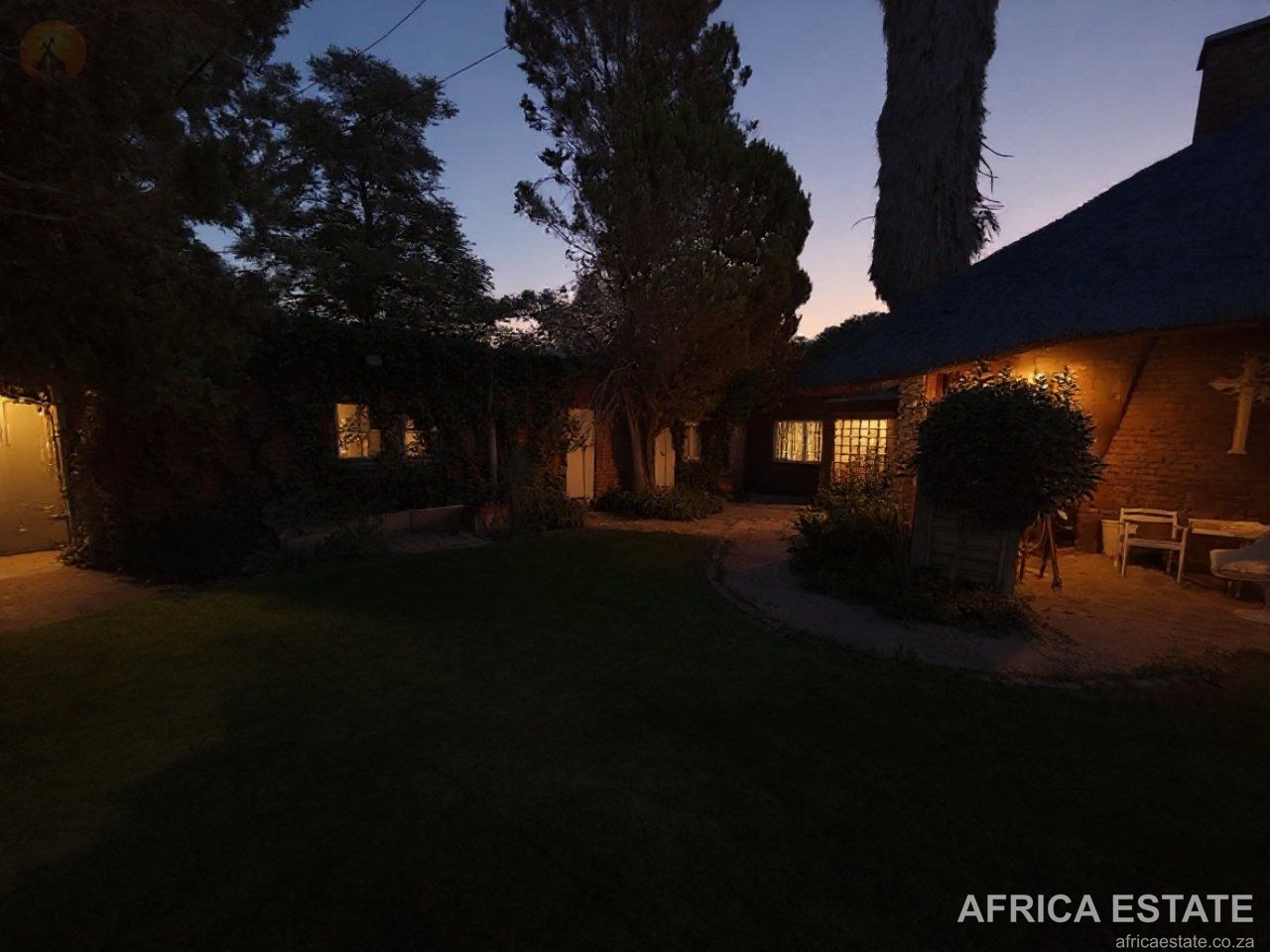 4 BEDROOM CHARACTER-FILLED FAMILY HOME. THATCHED ENTERTAINMENT AREA. GRIEKWASTAD photo 3