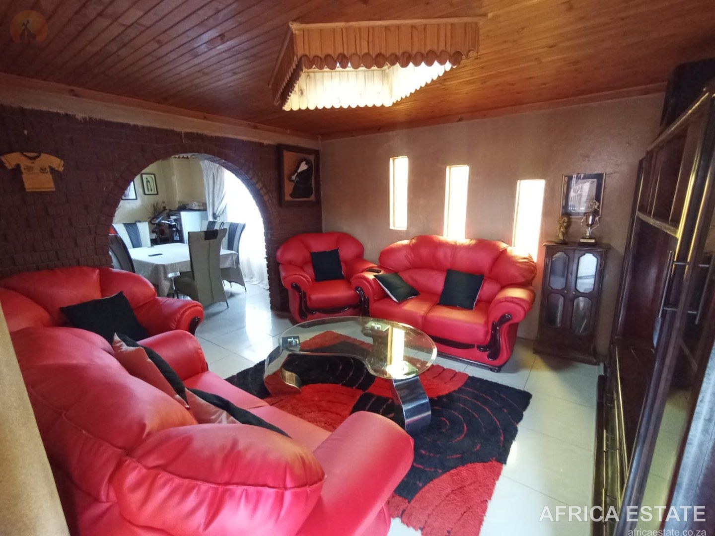 HOUSE FOR SALE IN ROCKLANDS! photo 2