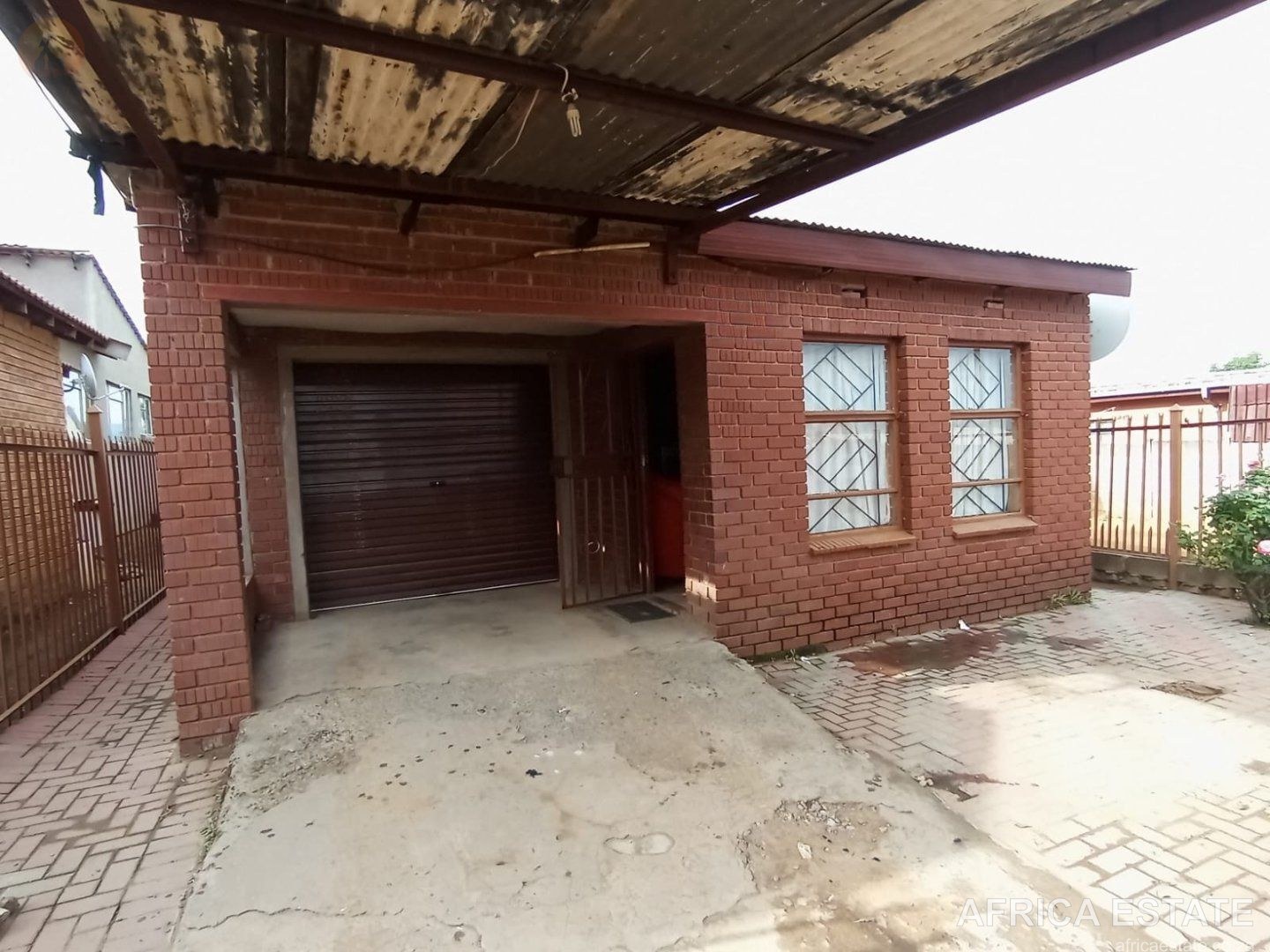 HOUSE FOR SALE IN ROCKLANDS! photo 3