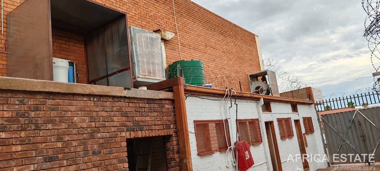 Commercial Building for sale in Postmasburg photo 5