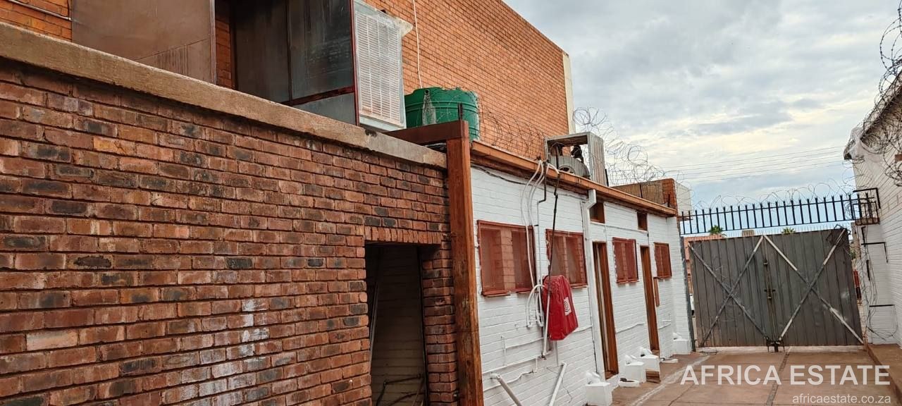 Commercial Building for sale in Postmasburg photo 3